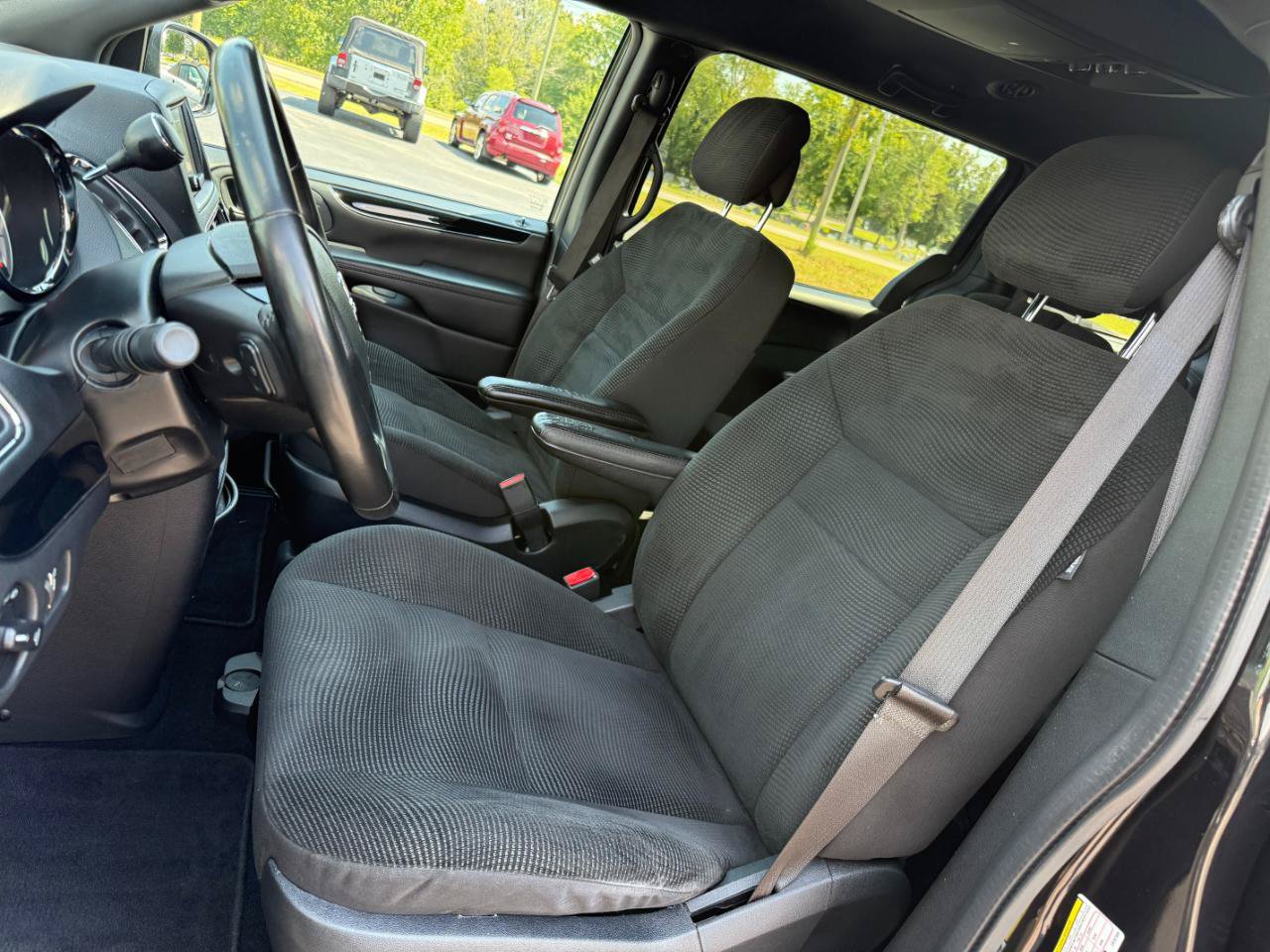 Used 2020 Dodge Grand Caravan SE FWD image 13