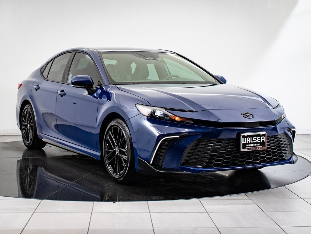 Used 2025 Toyota Camry SE image 12