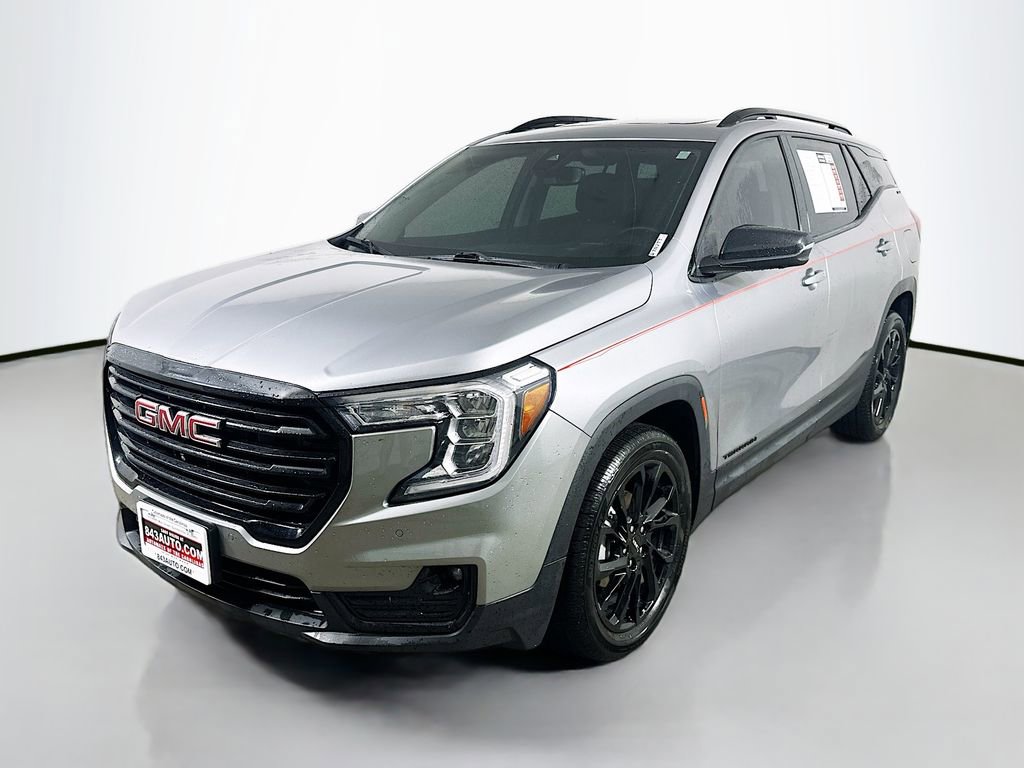 Used 2023 GMC Terrain SLT w/ Tech Package FWD image 3