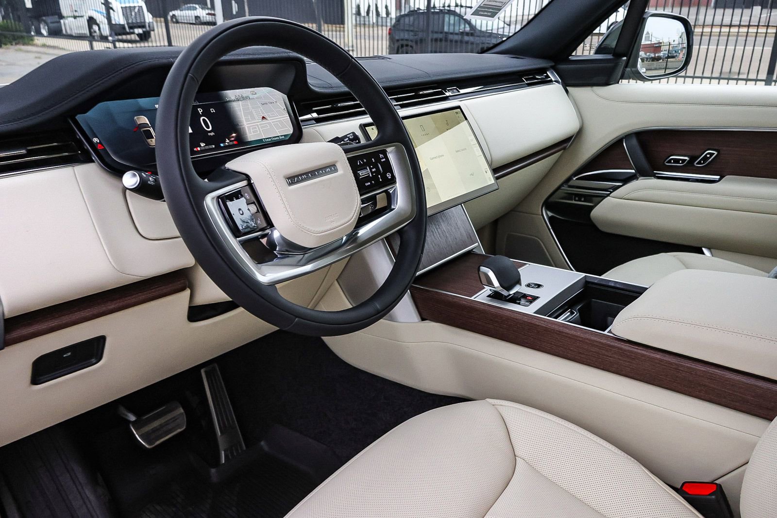 New 2026 Land Rover Range Rover SE image 28