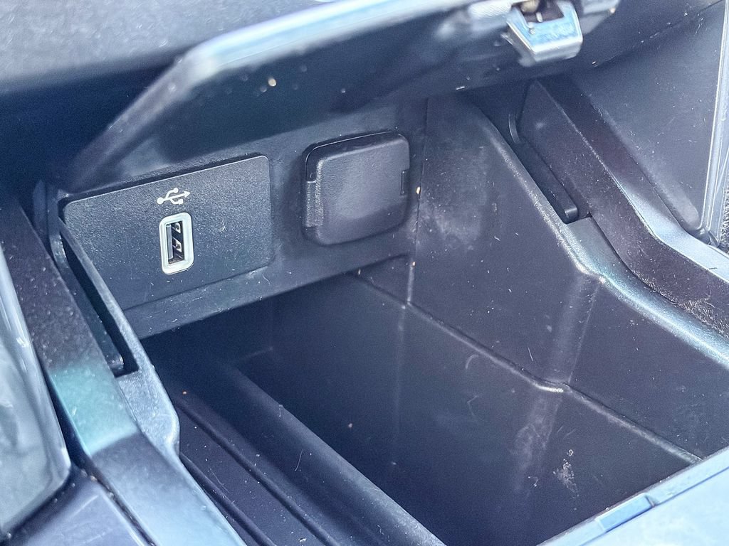Used 2017 Ford Explorer XLT w/ Equipment Group 202A FWD image 32