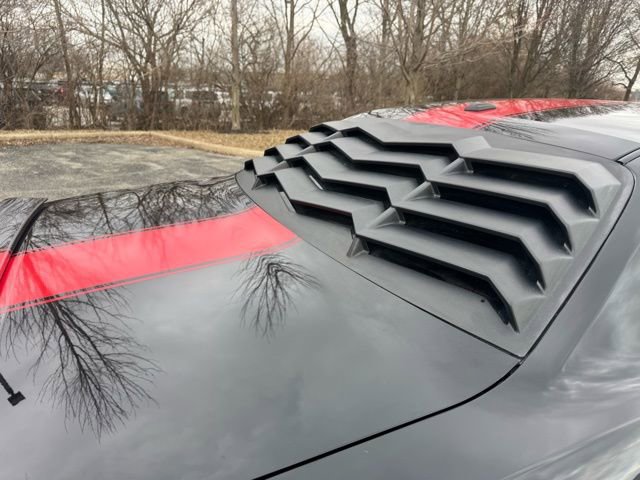 Used 2013 Dodge Challenger SXT image 9