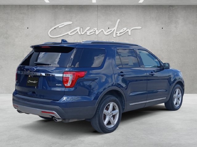 Used 2017 Ford Explorer XLT w/ Equipment Group 202A AWD/4WD image 17