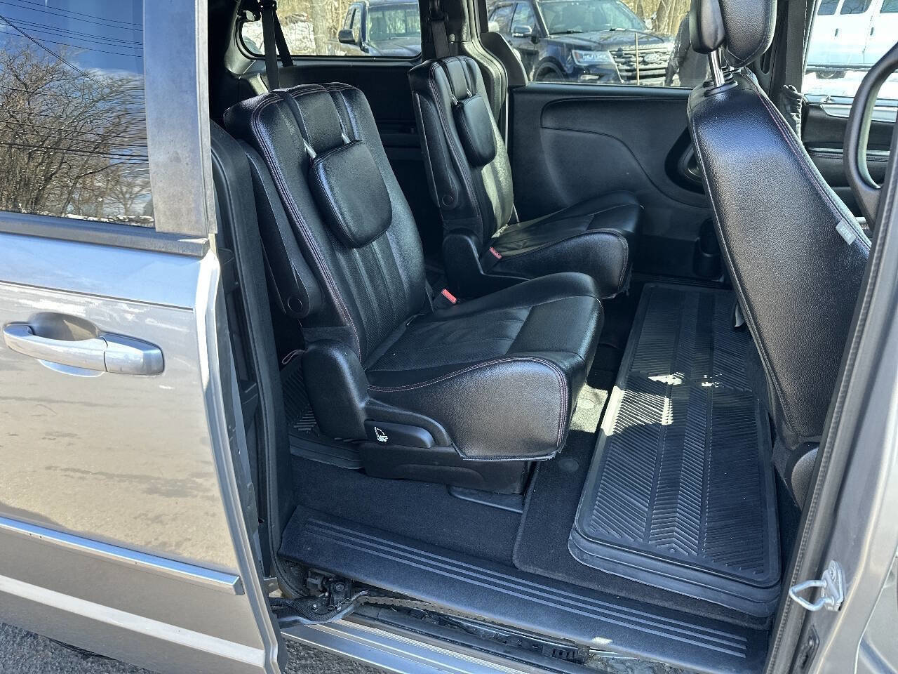 Used 2016 Dodge Grand Caravan R/T image 12