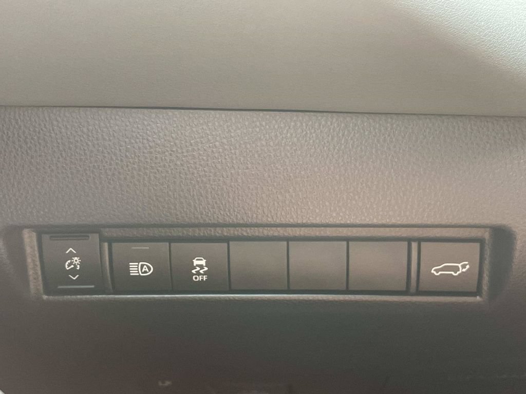 Used 2024 Toyota Venza XLE AWD/4WD image 28