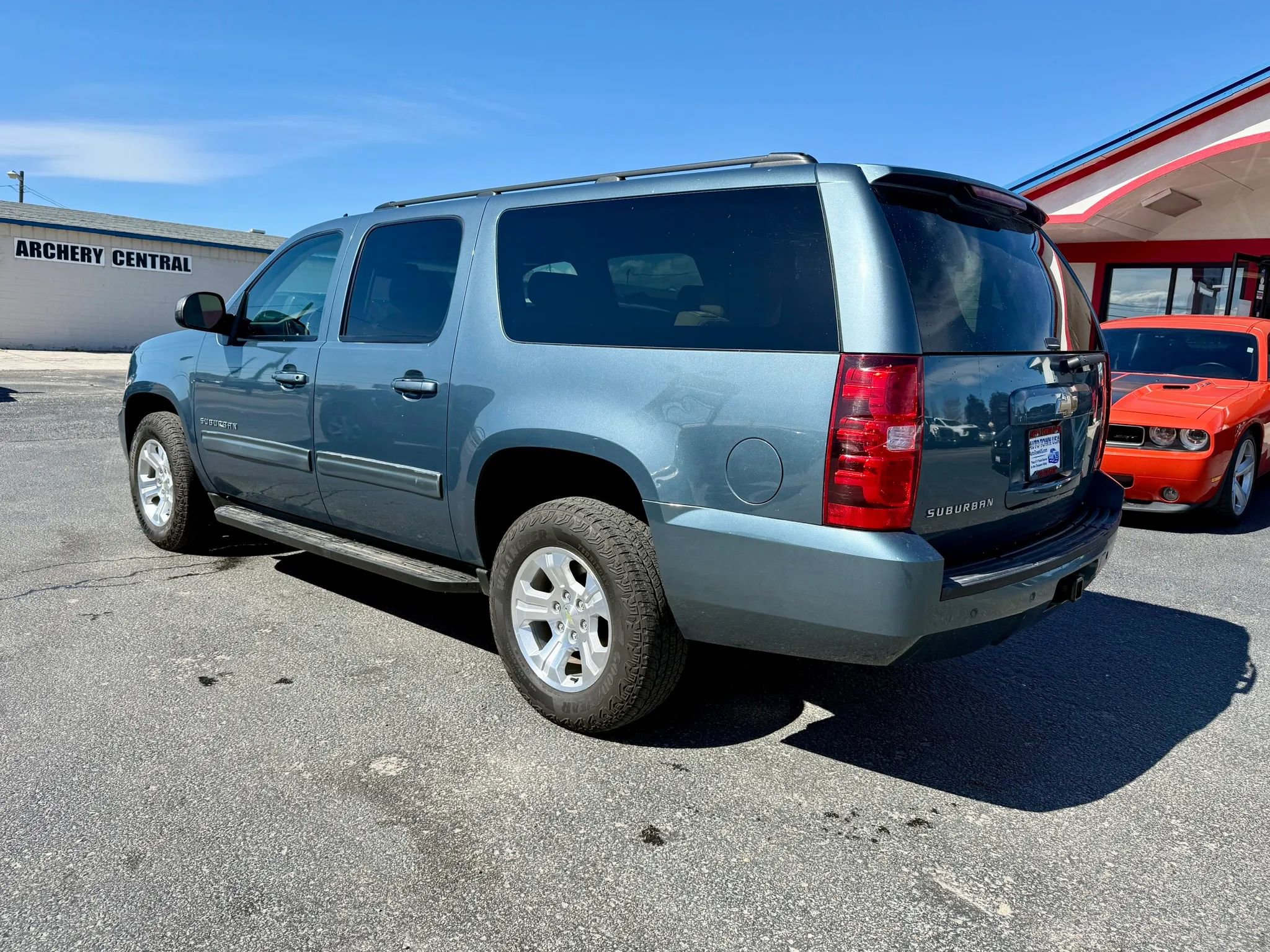 Used 2010 Chevrolet Suburban LS w/ Interior Plus Package AWD/4WD image 3
