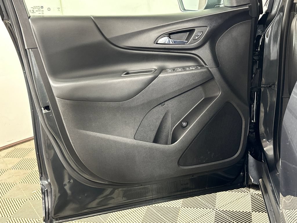Used 2020 Chevrolet Equinox LT w/ Driver Convenience Package AWD/4WD image 18