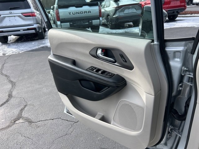 Used 2024 Chrysler Pacifica Touring-L image 30