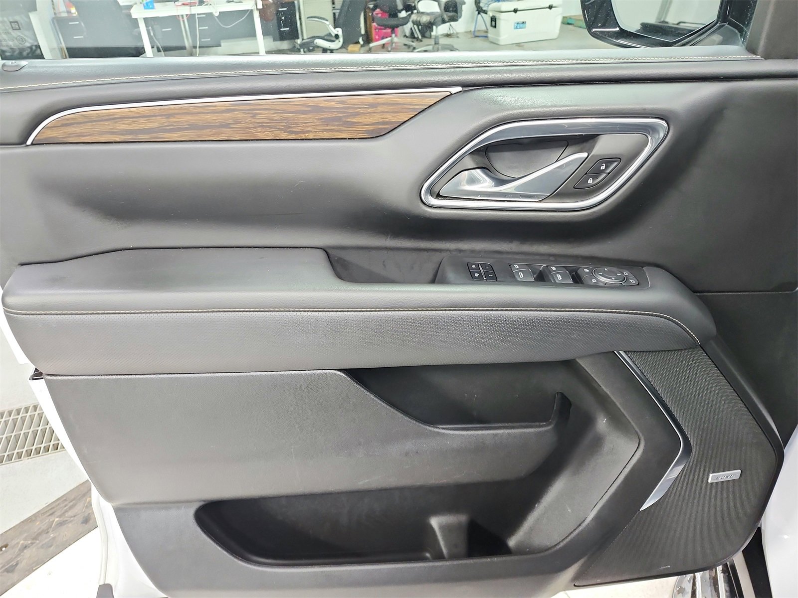 Used 2023 Chevrolet Suburban Premier image 37