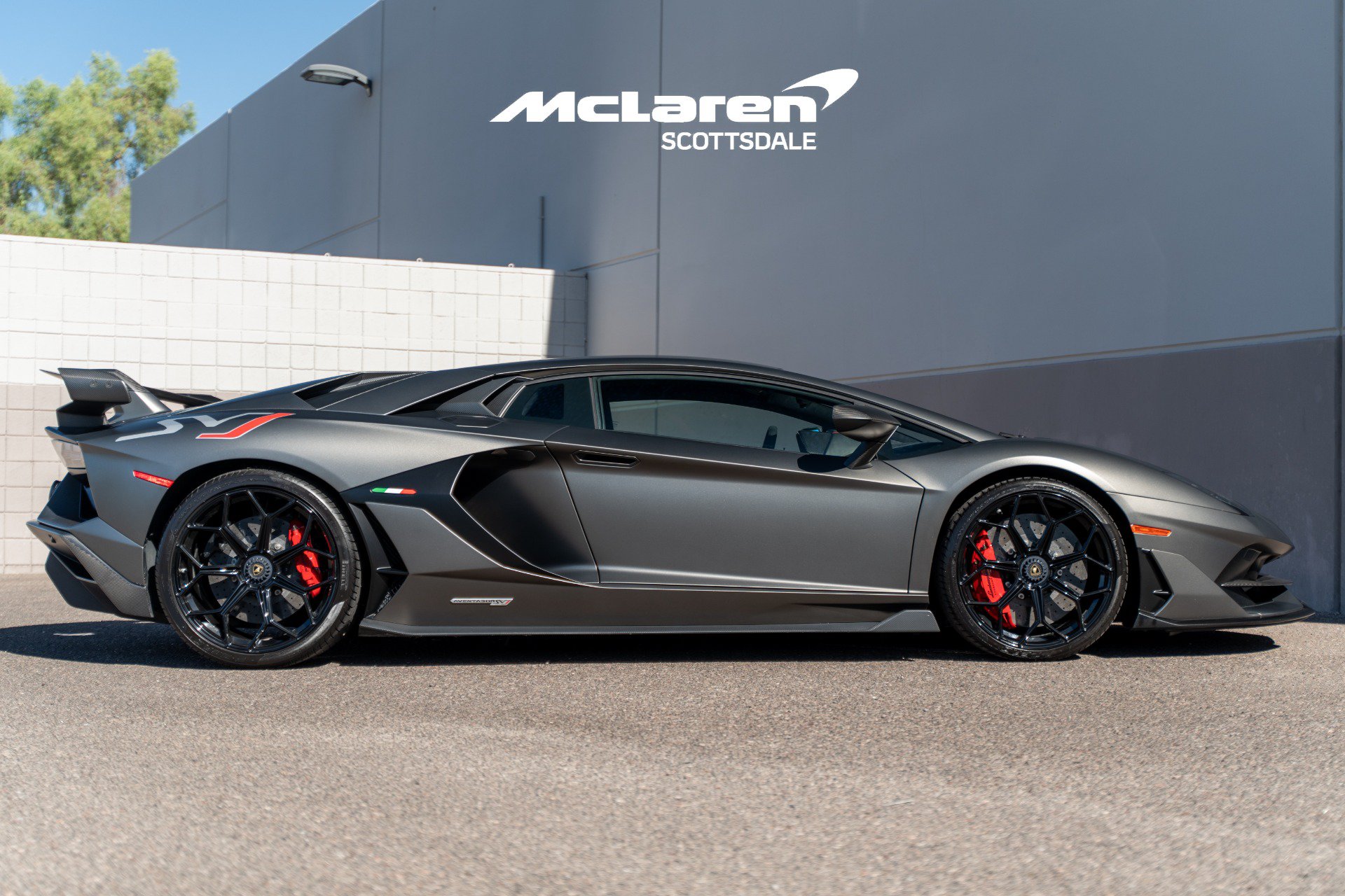 Used 2020 Lamborghini Aventador SVJ AWD/4WD image 8