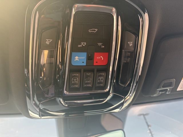 Used 2023 Jeep Grand Cherokee L Summit w/ Luxury Tech Group V image 45