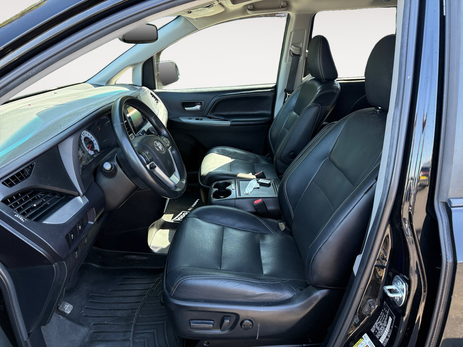 Used 2015 Toyota Sienna SE w/ SE Preferred Package FWD image 10