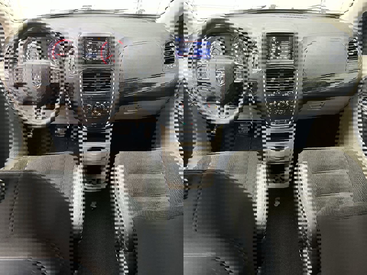 Used 2018 Dodge Grand Caravan SE image 4