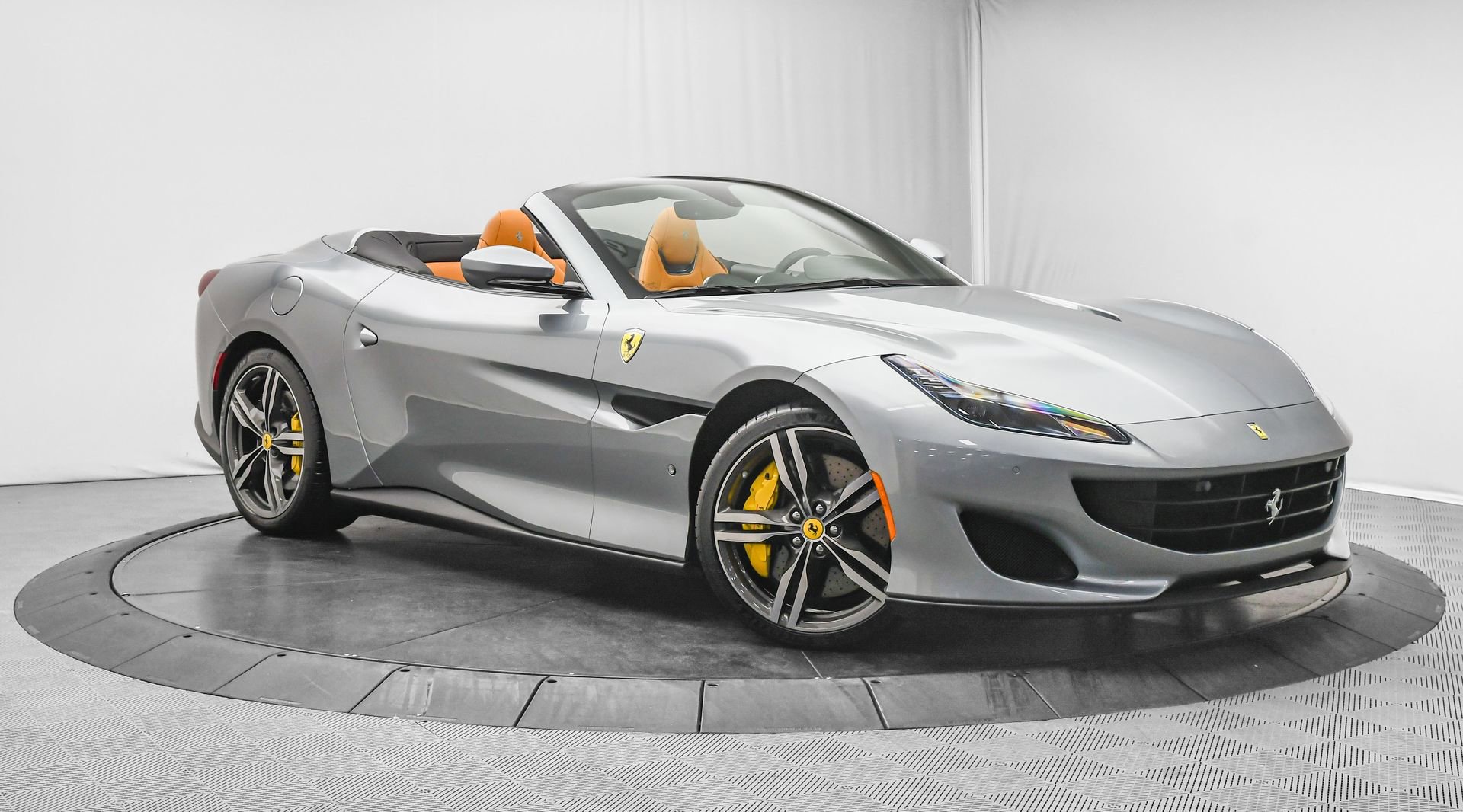 Used 2019 Ferrari Portofino image 2