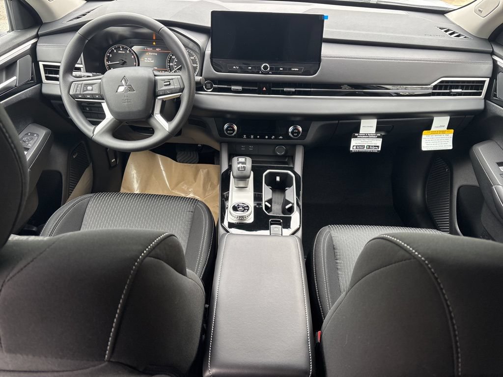 New 2026 Mitsubishi Outlander ES FWD image 14