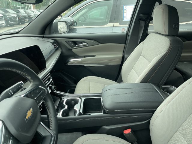 Used 2026 Chevrolet Traverse LT w/ Driver Confidence Package FWD image 4