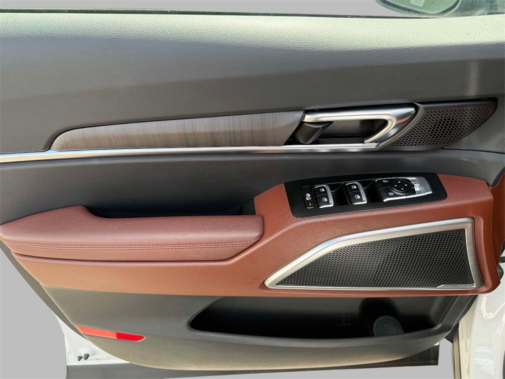 Used 2024 Kia Telluride EX w/ EX Captain's Chair Package image 21