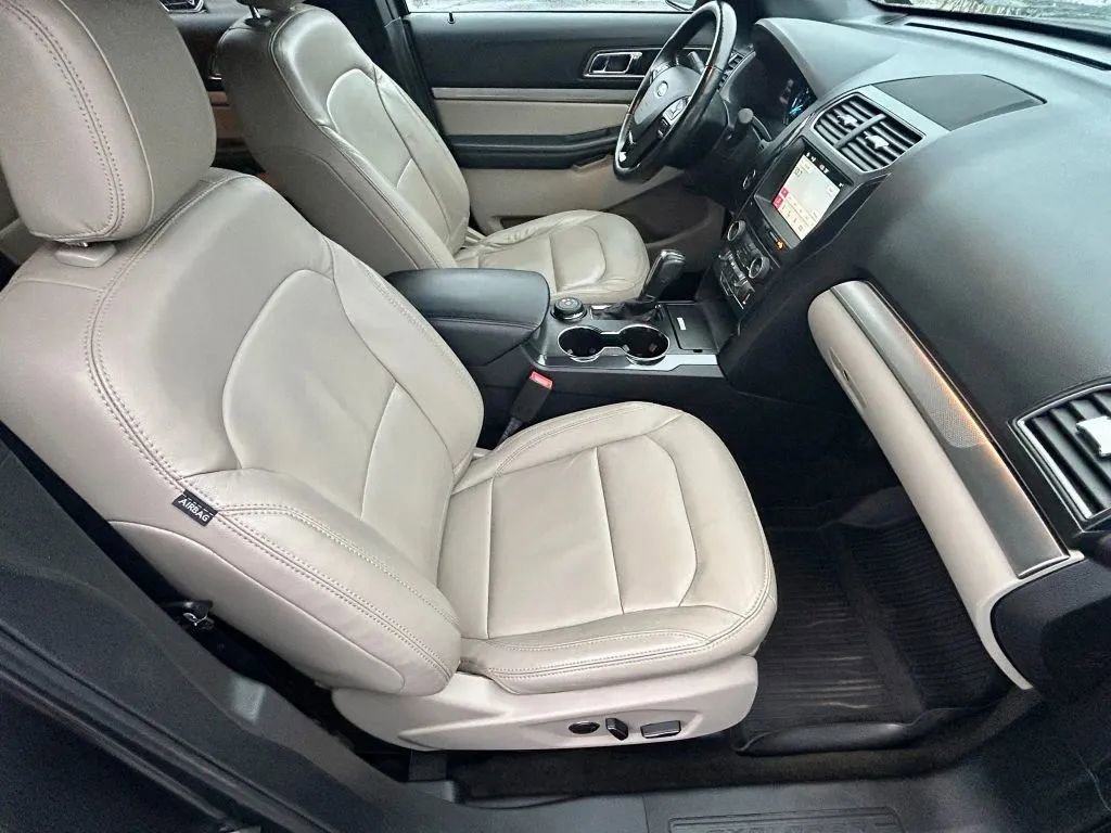 Used 2018 Ford Explorer XLT w/ Equipment Group 202A AWD/4WD image 18