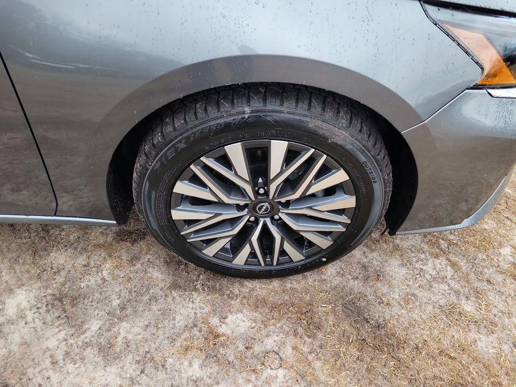 Used 2024 Nissan Altima 2.5 SV image 6