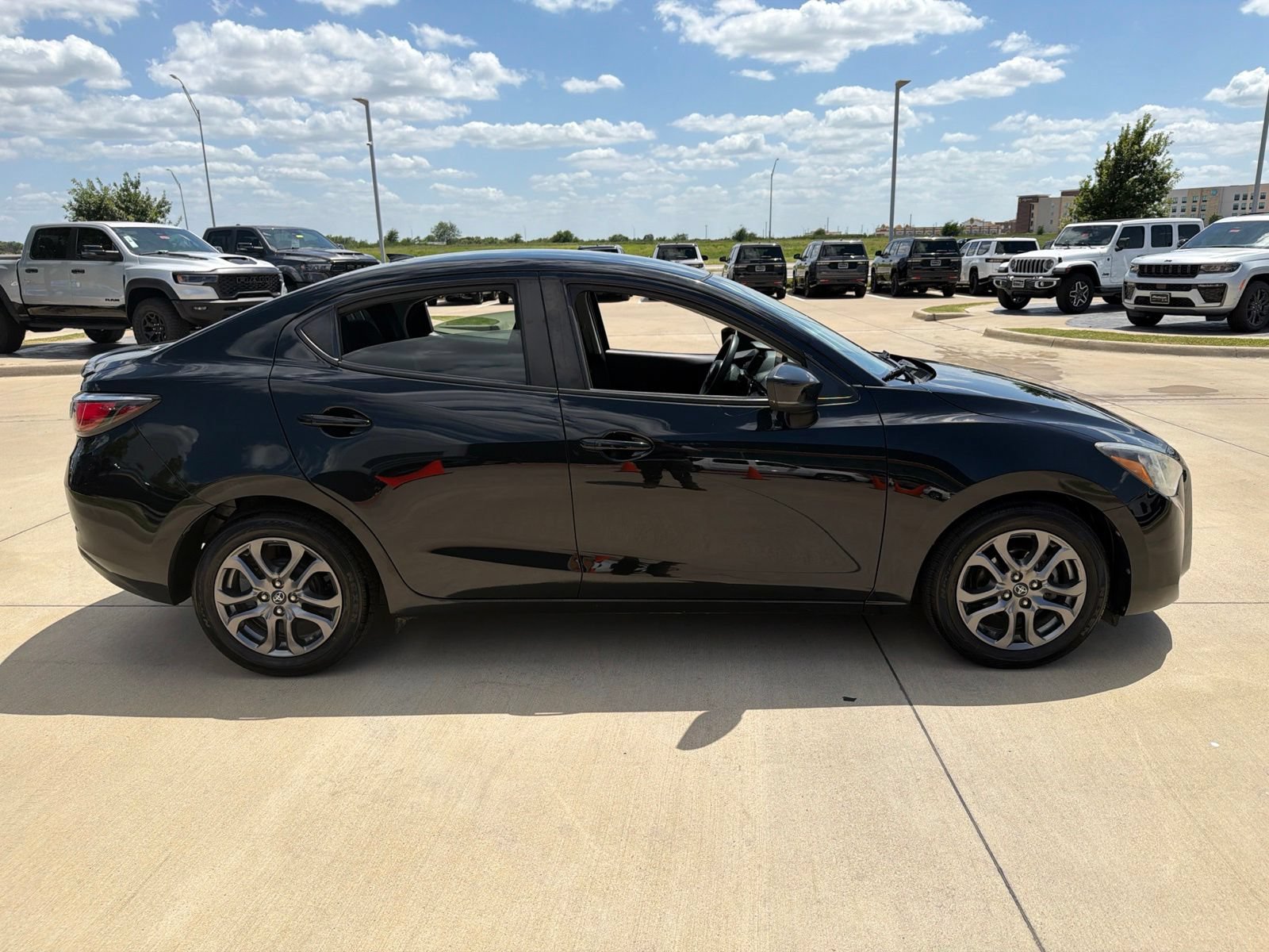 Used 2019 Toyota Yaris LE FWD image 6