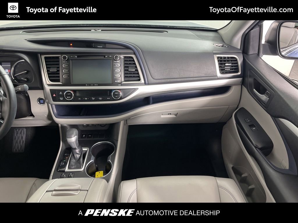 Used 2019 Toyota Highlander XLE FWD image 15