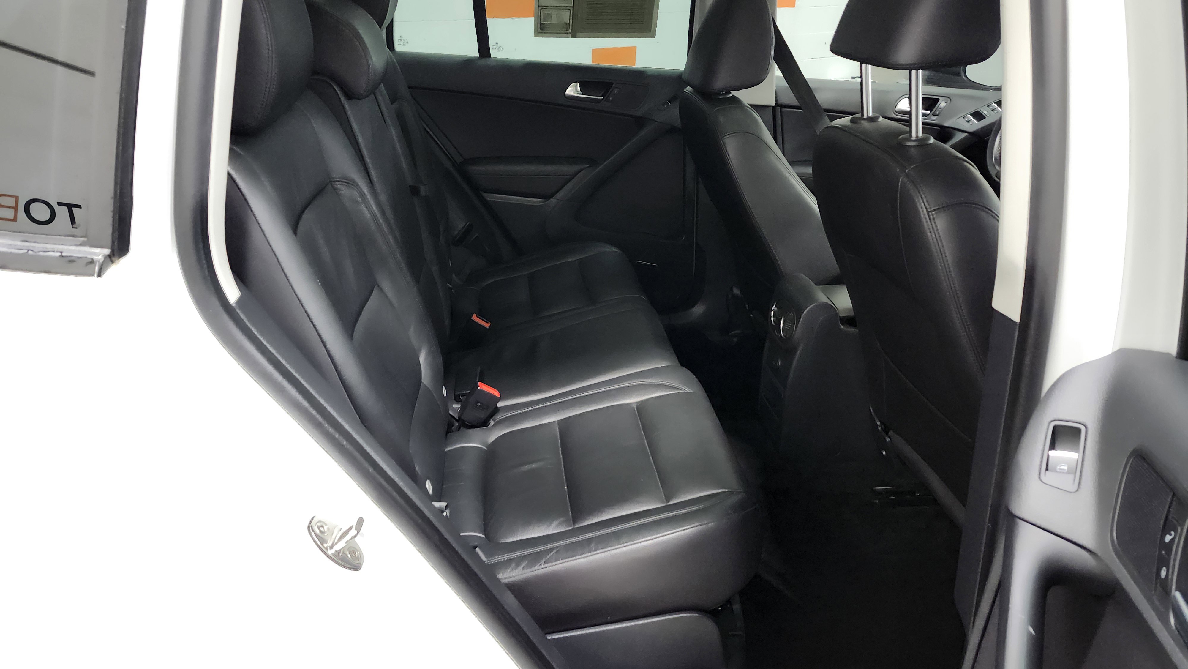 Used 2017 Volkswagen Tiguan SEL image 17