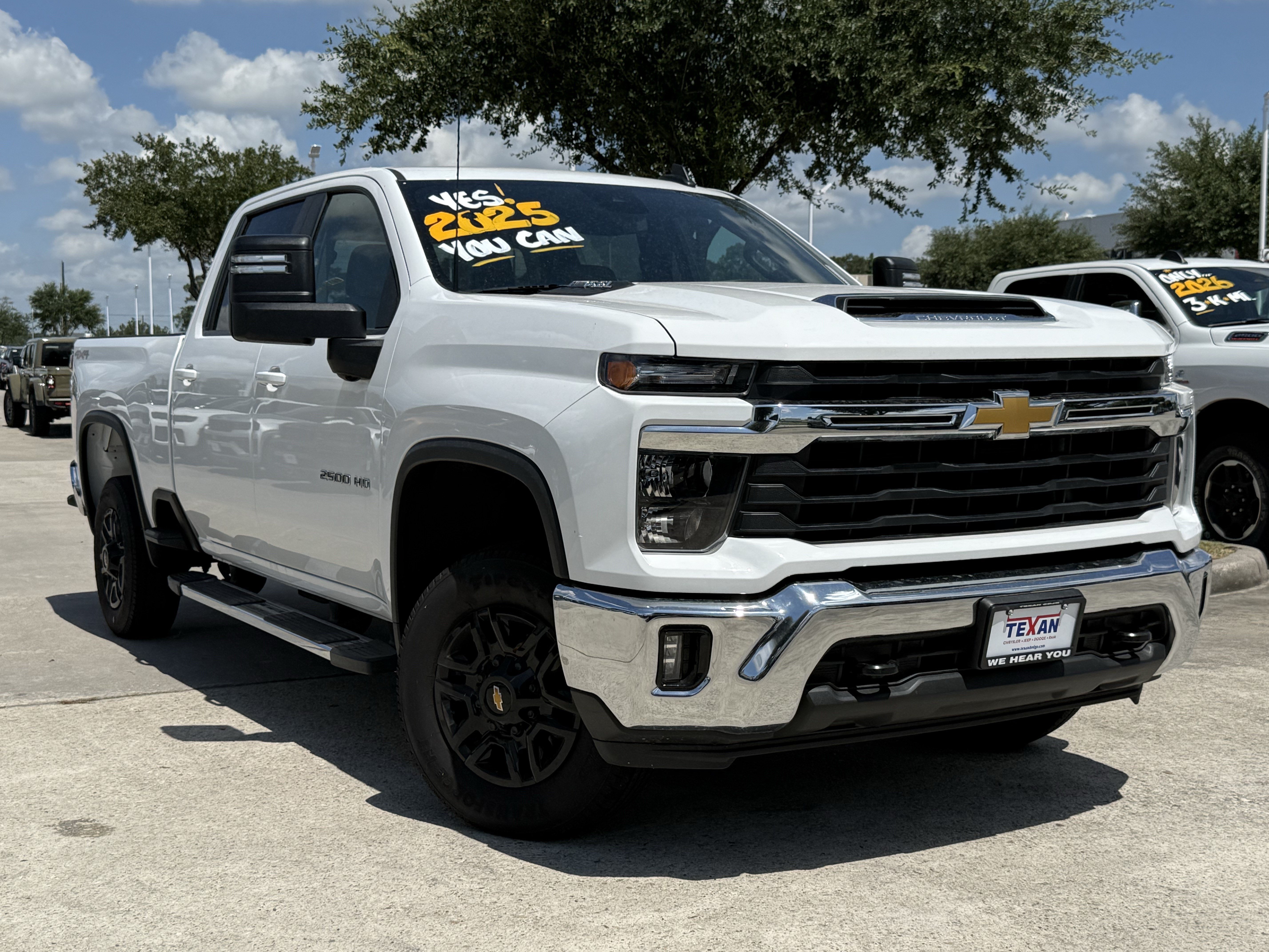 Used 2025 Chevrolet Silverado 2500 LT w/ Convenience Package AWD/4WD image 2