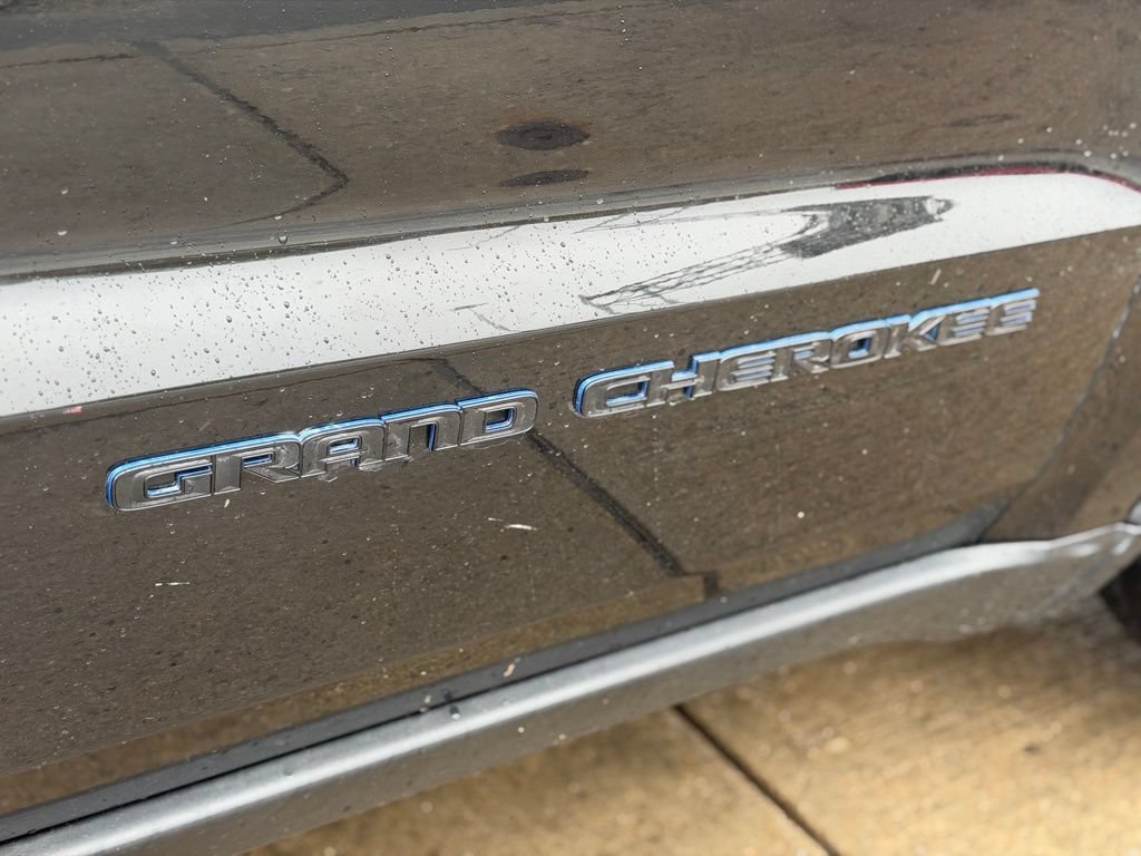 Used 2019 Jeep Grand Cherokee Laredo AWD/4WD image 5