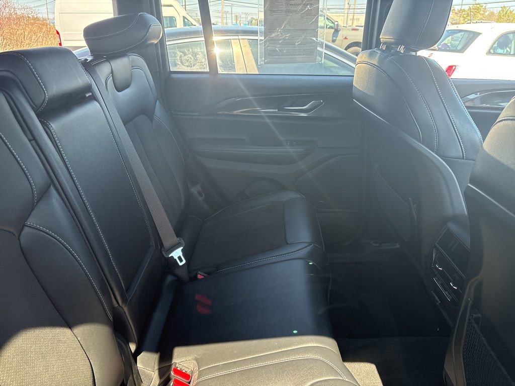 Used 2023 Jeep Grand Cherokee Altitude image 10