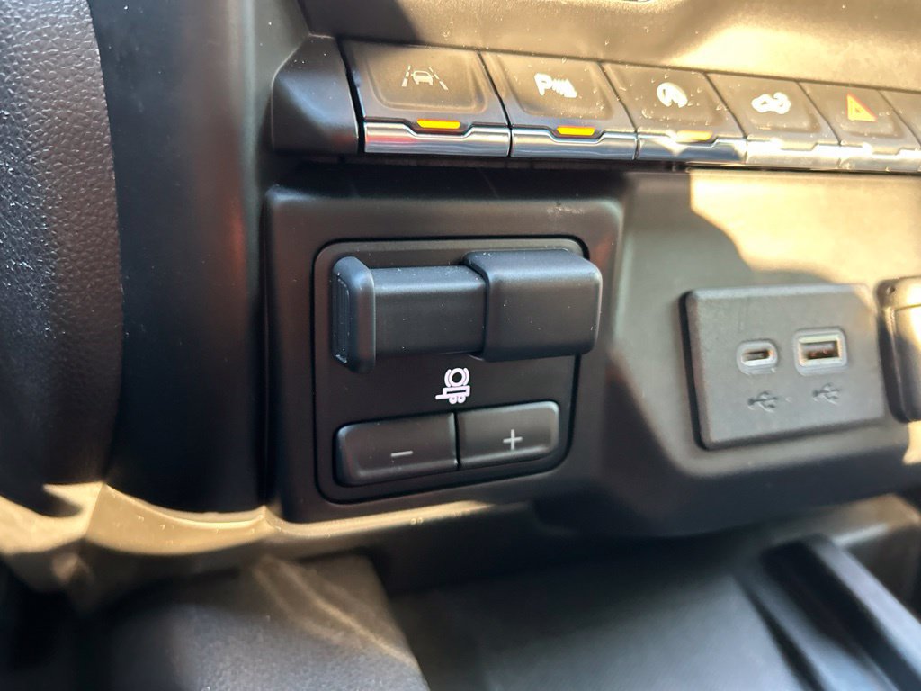 Used 2020 GMC Sierra 1500 SLT w/ SLT Premium Plus Package AWD/4WD image 16