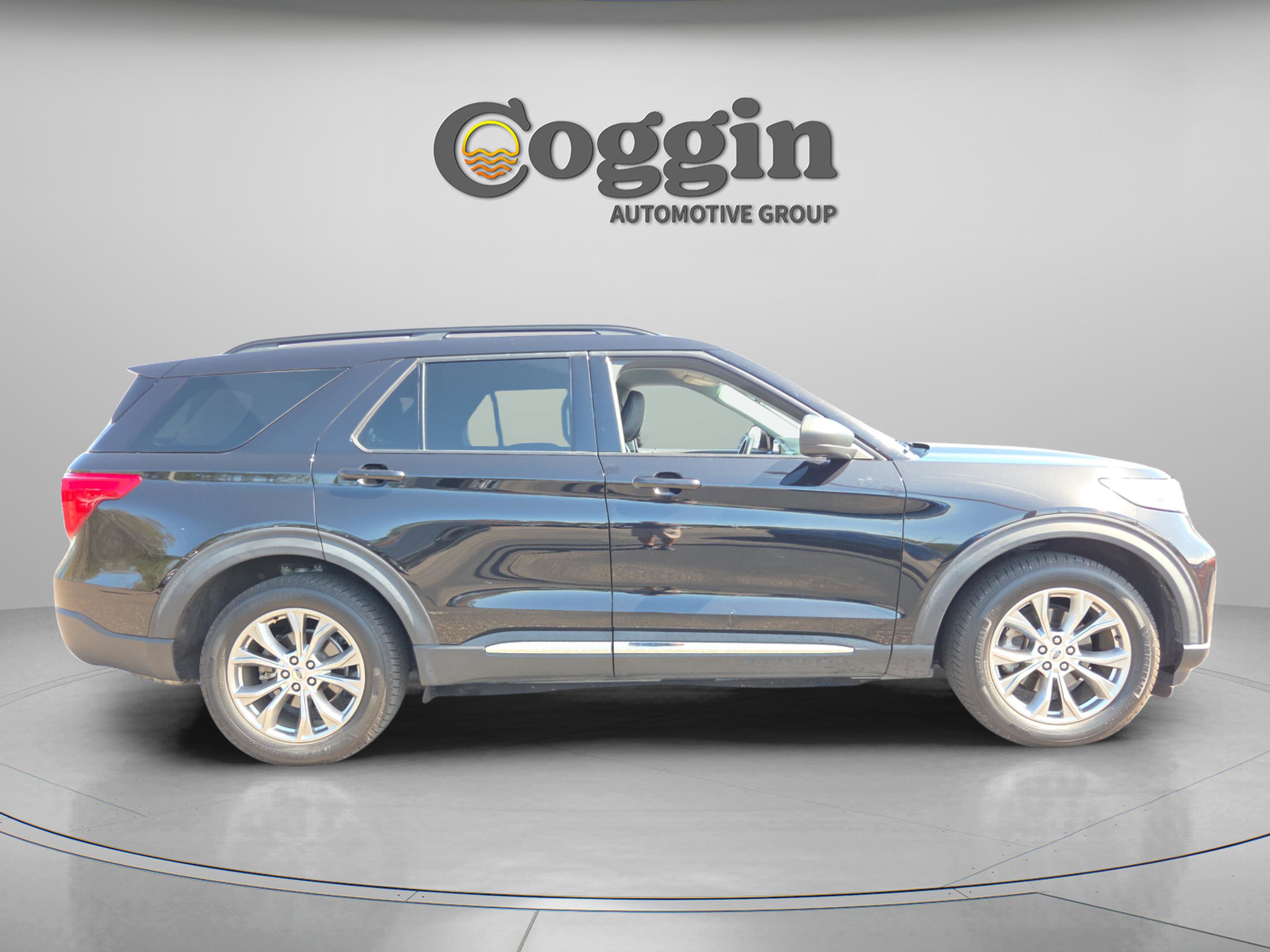 Used 2020 Ford Explorer XLT w/ Equipment Group 202A image 7