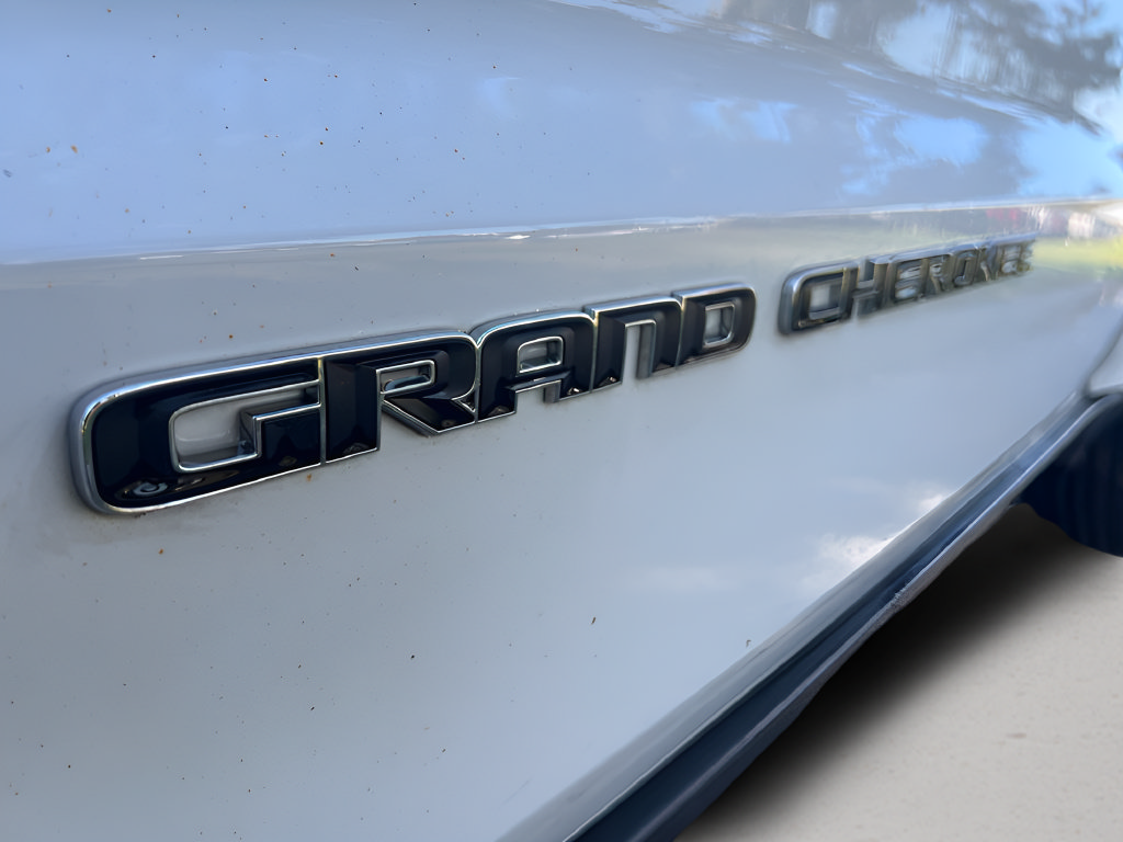 Used 2019 Jeep Grand Cherokee Laredo AWD/4WD image 32