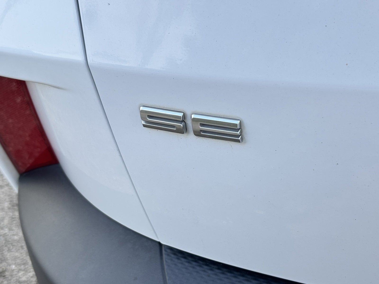 Used 2020 Ford Escape SE image 25