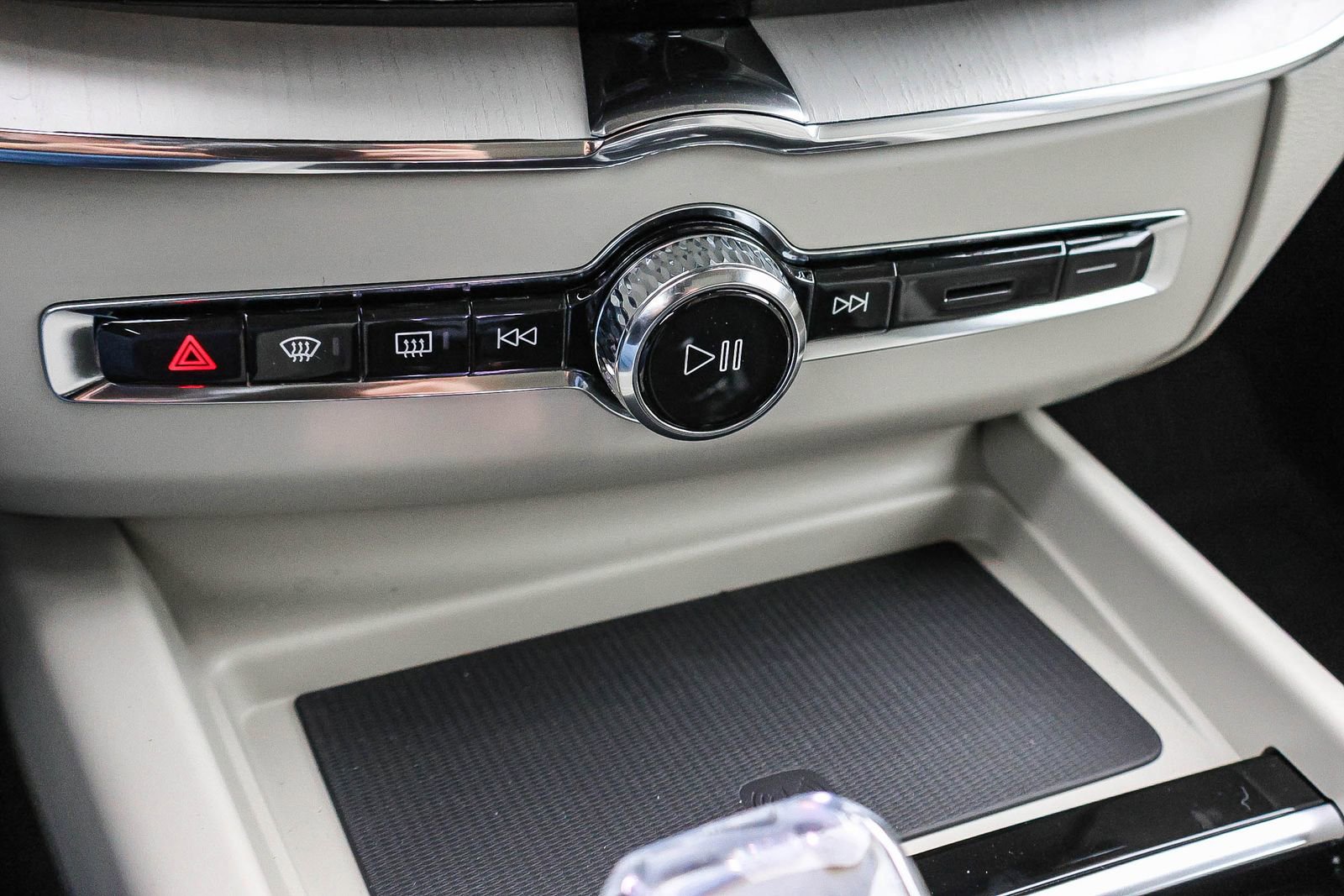 New 2026 Volvo XC60 T8 Ultra w/ Climate Package image 36