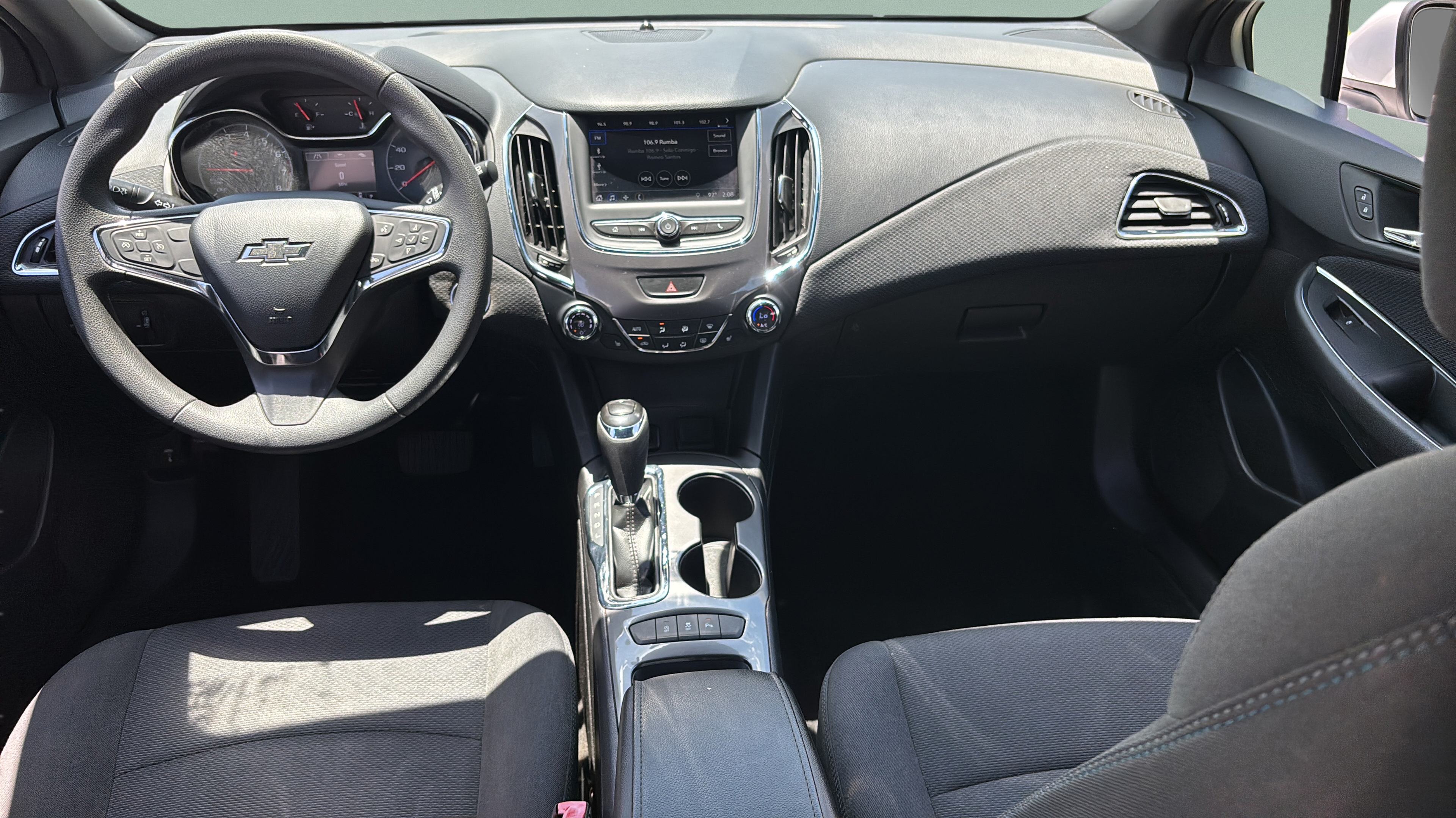 Used 2019 Chevrolet Cruze LT w/ Convenience Package FWD image 9