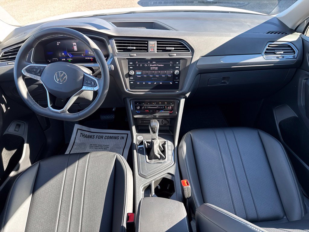 Used 2024 Volkswagen Tiguan SE w/ Panoramic Sunroof Package FWD image 28