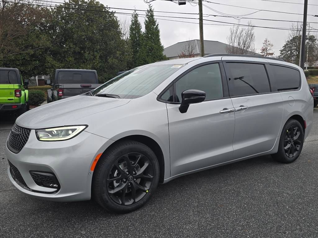 New 2026 Chrysler Pacifica Select w/ S Appearance Package FWD image 3