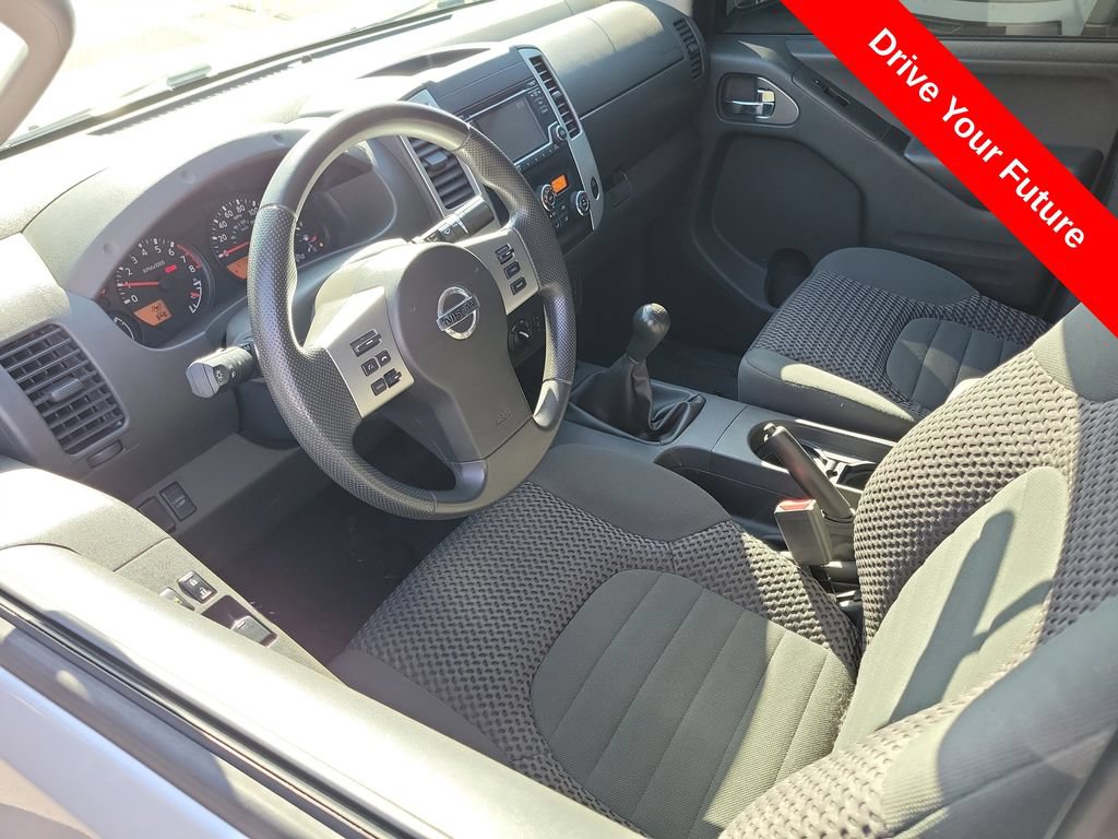 Used 2015 Nissan Frontier SV AWD/4WD image 3
