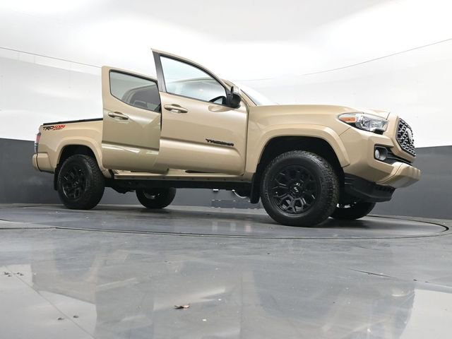 Used 2020 Toyota Tacoma TRD Sport AWD/4WD image 40