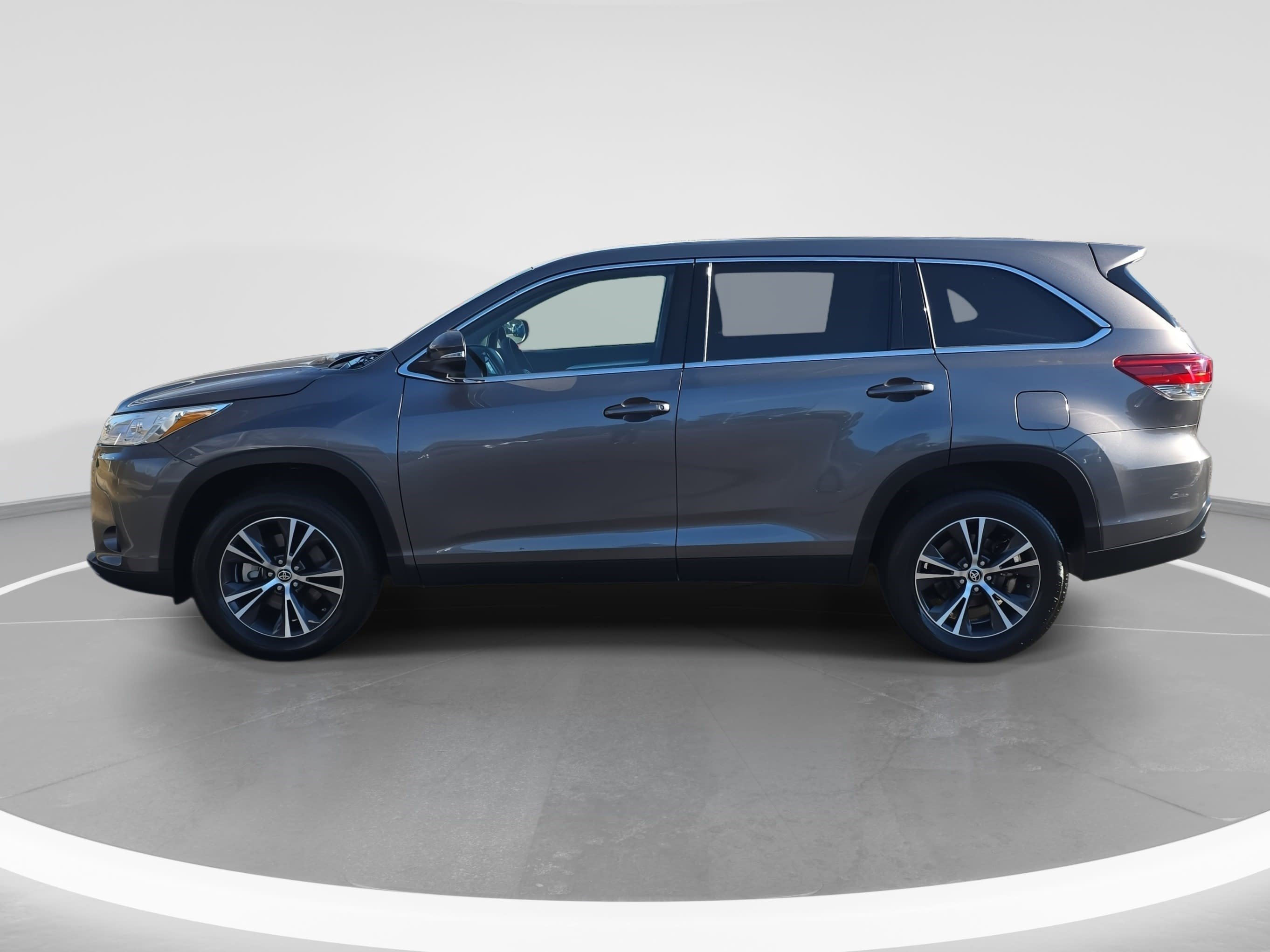 Used 2019 Toyota Highlander LE image 8