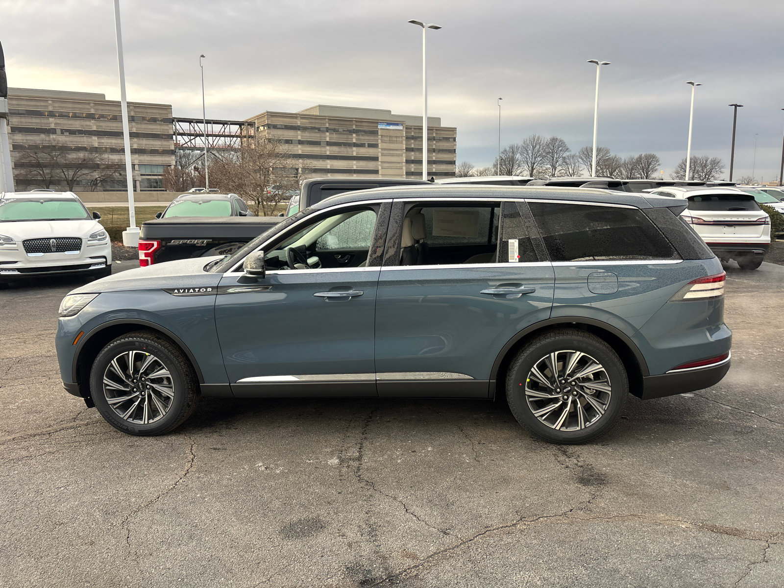 New 2026 Lincoln Aviator AWD image 4
