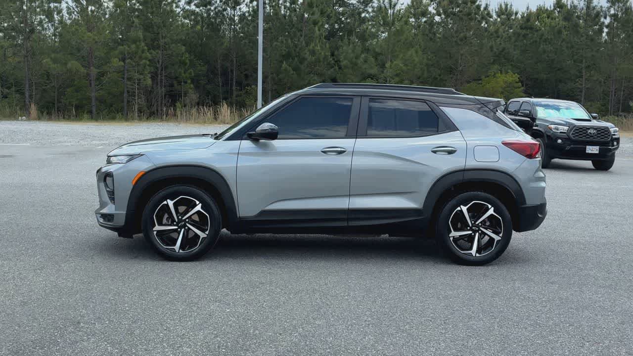 Used 2023 Chevrolet TrailBlazer RS w/ Sun and Liftgate Package FWD image 5