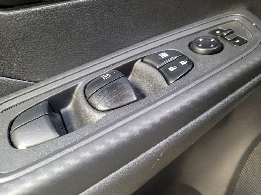 Used 2025 Nissan Versa S w/ Trunk Package image 27