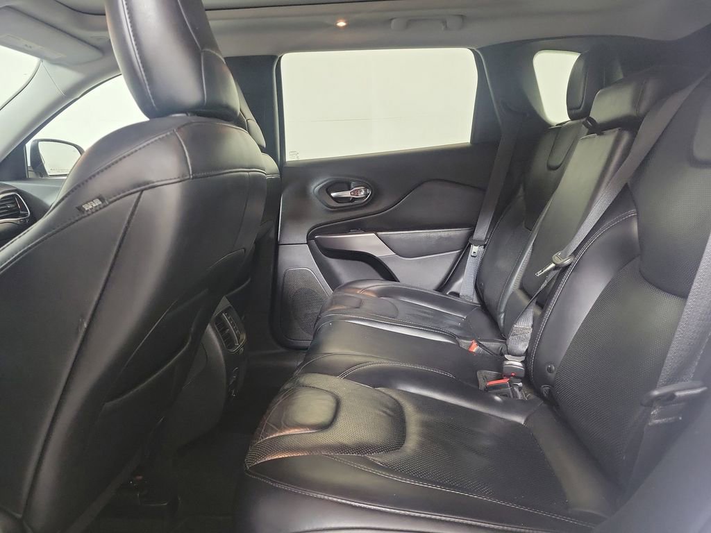 Used 2019 Jeep Cherokee Limited image 24