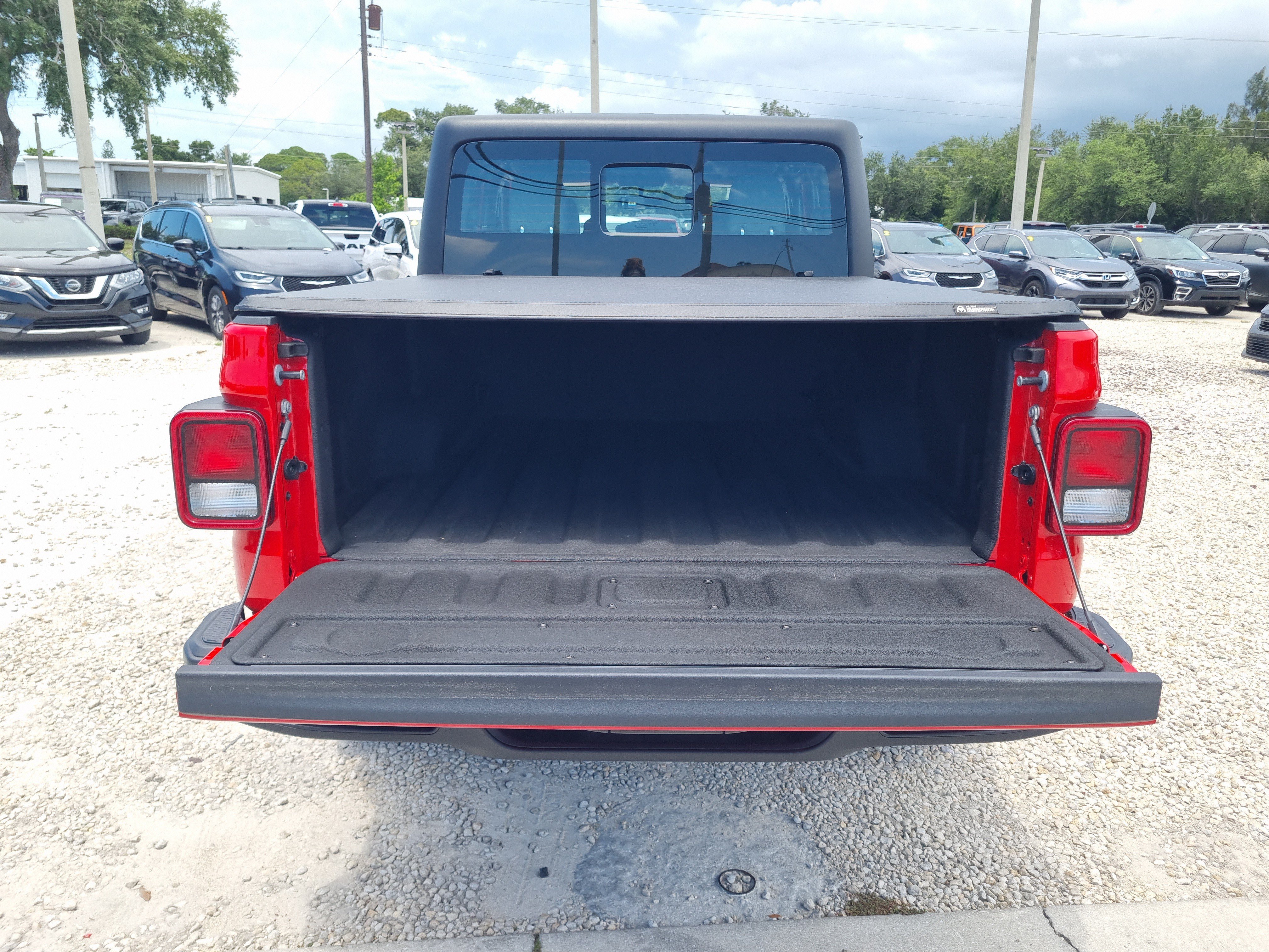 Used 2024 Jeep Gladiator Sport AWD/4WD image 8