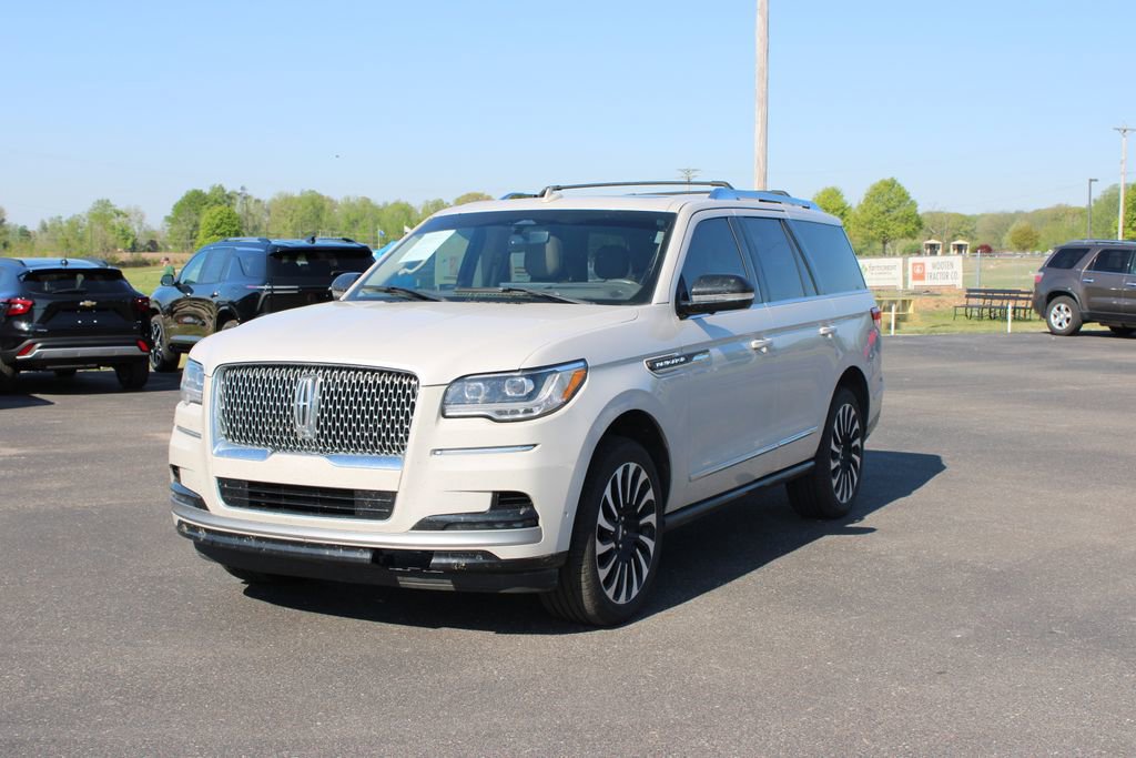 Used 2023 Lincoln Navigator Reserve image 4