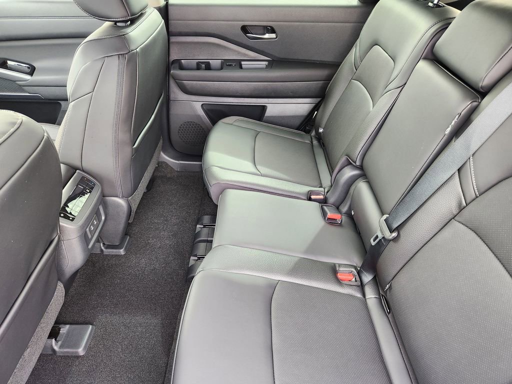 New 2026 Nissan Pathfinder SL image 12