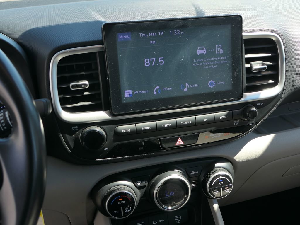 Used 2023 Hyundai Venue SEL FWD image 19