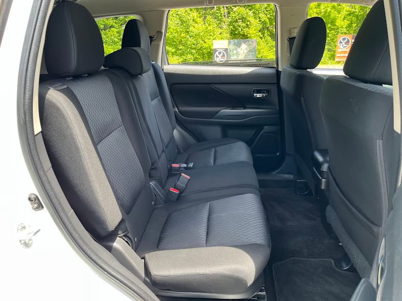 Used 2014 Mitsubishi Outlander SE AWD/4WD image 37