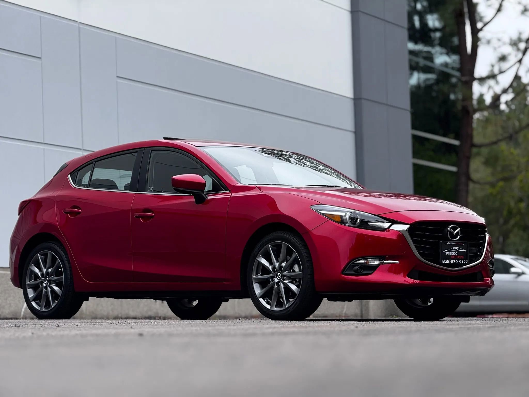 Used 2018 MAZDA MAZDA3 Grand Touring image 10
